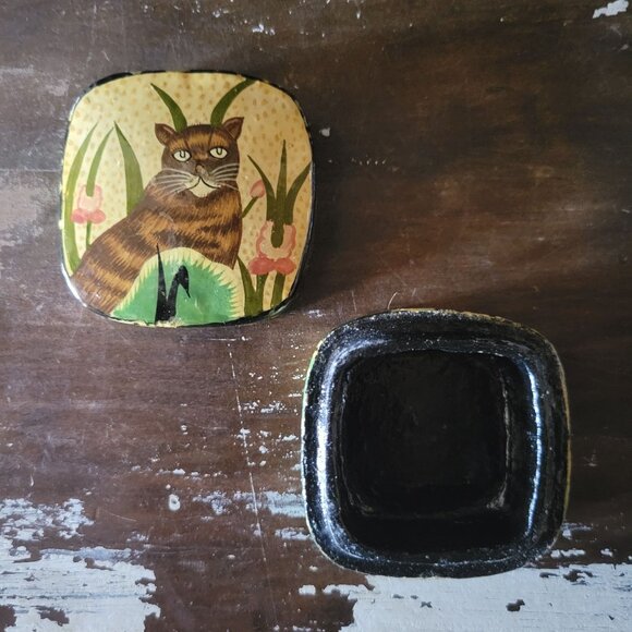 Small Vintage Black Lacquer Cat Trinket Box Lacquer Keepsake Box Stash Box - Picture 4 of 10